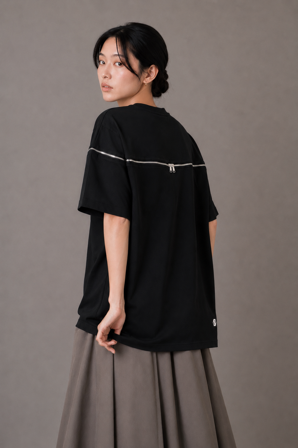 Contour Zip Tee BLACK [UNISEX]