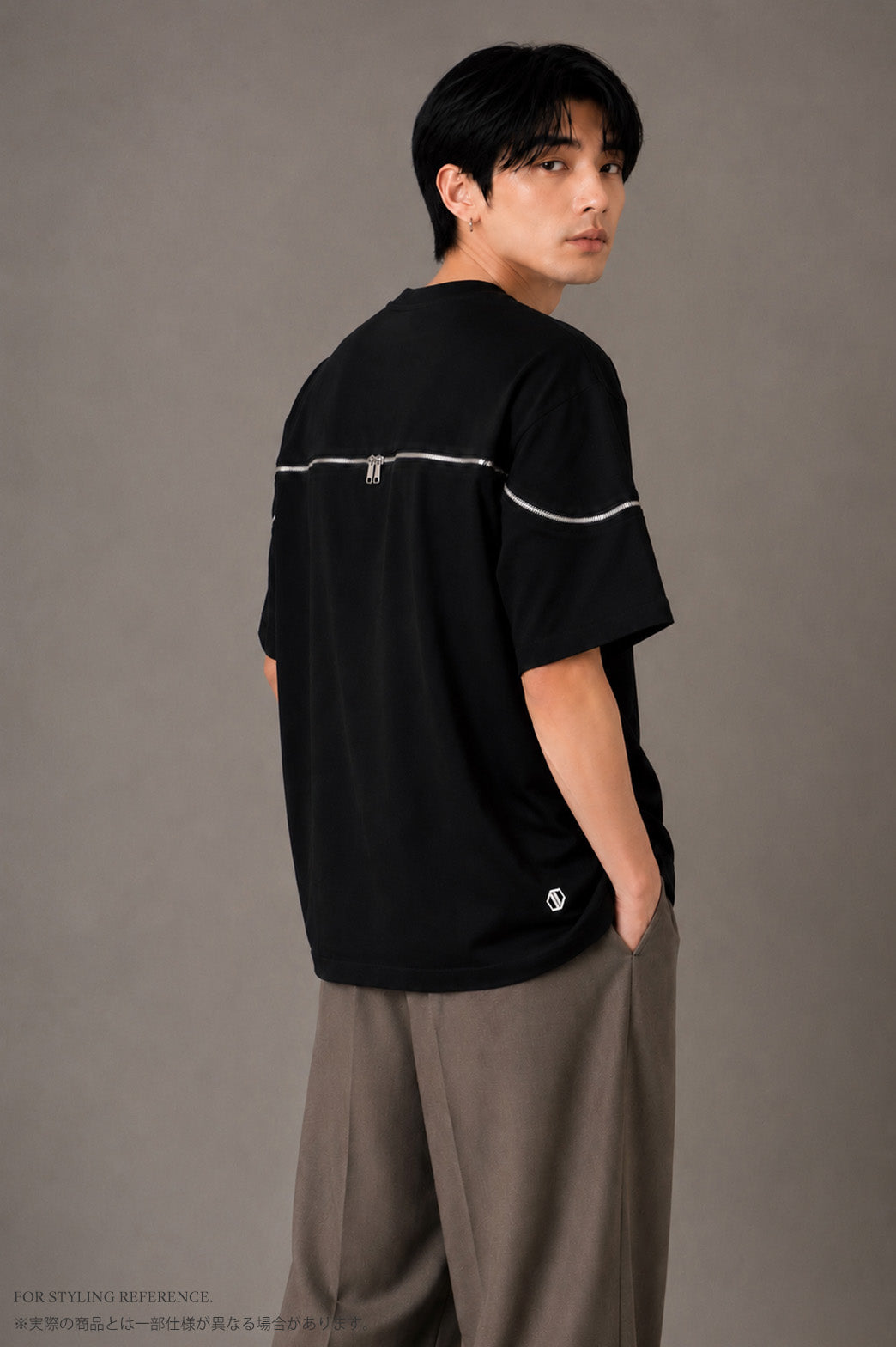 Contour Zip Tee BLACK [UNISEX]